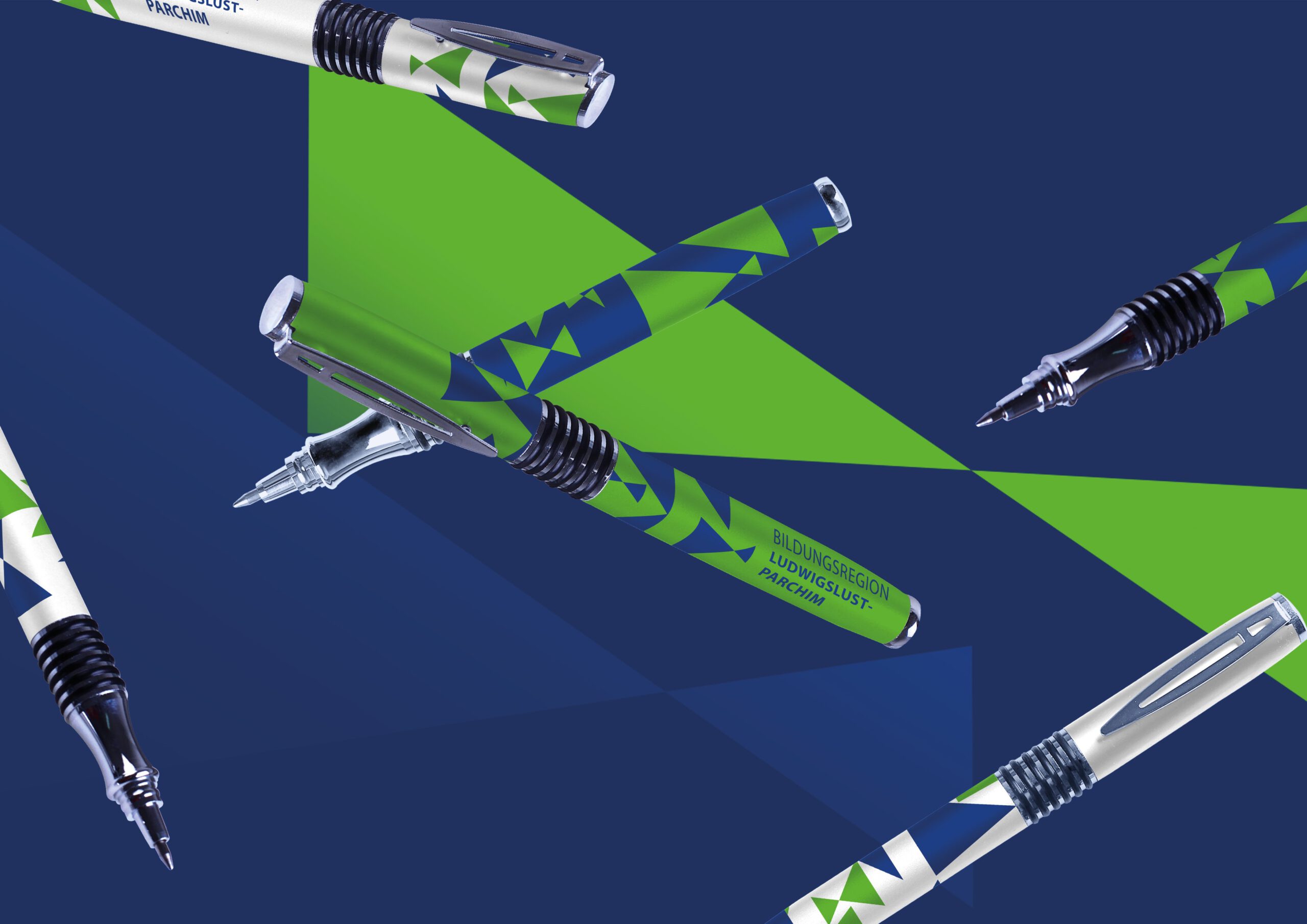 Mockup von fliegenden Kugelschreibern um das neue Design für Bildungsregion LUP zu zeigen. Vorschaubild für einen Portfoliobeitrag. Branddesign